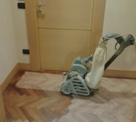 34 Parquet durante la levigatura