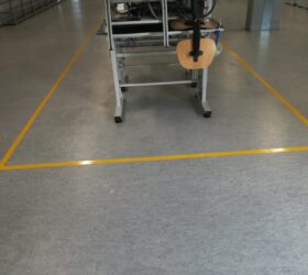 Lavori di Tracciatura, con vernice epossidica gialla, postazioni lavoro e magazzino