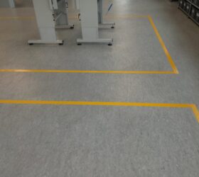 Lavori di Tracciatura, con vernice epossidica gialla, postazioni lavoro e magazzino