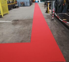 Passatoia in "agugliato" (pelo raso) colore rosso, (Fornitura e posa percorso aziendale clientela)